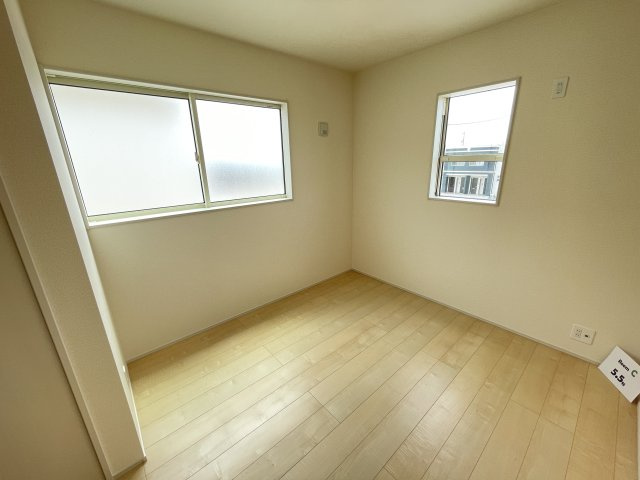高崎市新町第８（全5棟）1号棟の洋室|建物完成済みでございます。お部屋のご内覧可能でございます。お気軽にお問合せ下さいませ(^▽^)/