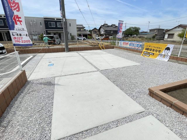 高崎市新町第８（全5棟）1号棟の駐車場|建物完成済みでございます。お部屋のご内覧可能でございます。お気軽にお問合せ下さいませ(^▽^)/