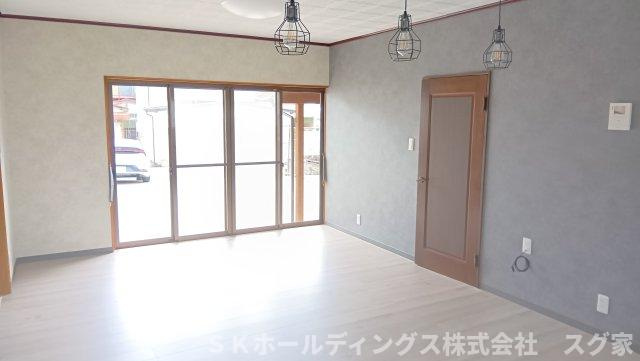 福知山市篠尾中古住宅の居間・リビング