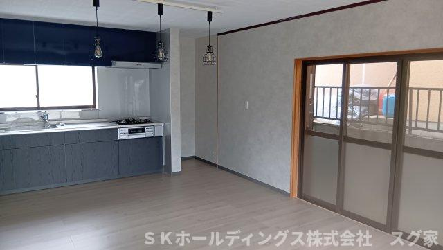 福知山市篠尾中古住宅の居間・リビング