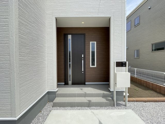 高崎市新町第８（全9棟）2号棟の玄関