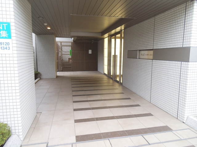 プルス上十条のエントランス|エントランスも広く落ち着いた印象です！