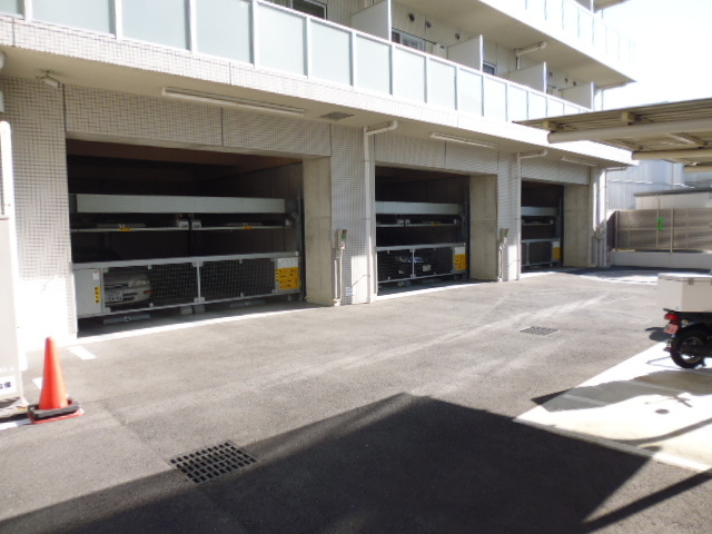 プルス上十条の駐車場|駐車場もあります。