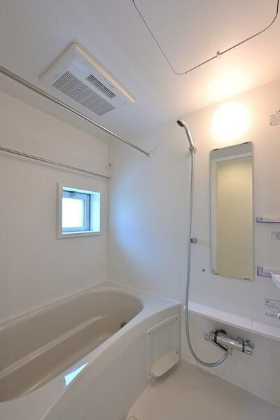 ＰＲＡＴＩＱＵＥ　ＫＡＧＵＲＡＺＡＫＡ　ｗｅｓｔの浴室