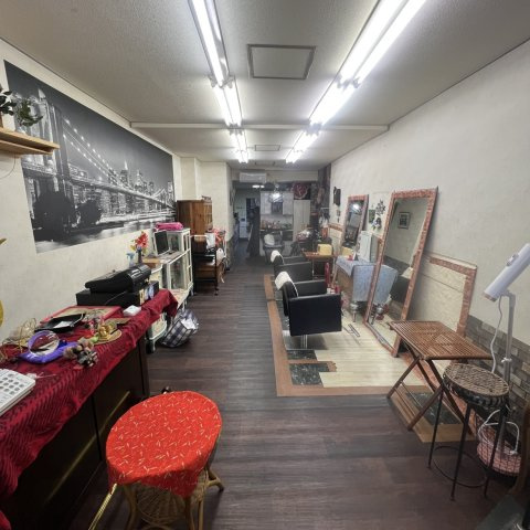 サンハイツかどや1Fテナントのロビー