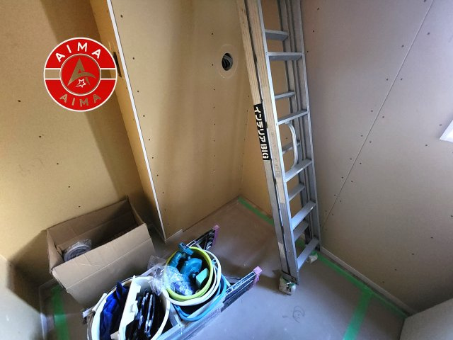 福岡市城南区鳥飼6丁目第1-2棟（1号棟）　の内観：施工例|毎日使うものだから清潔な空間を保ちたい水回り。洗面にはそんな願いを解消させてくれる収納アイデアが満載です。三面鏡の裏側にはキャビネットが現れ小物から背の高い物まで収納できます。
