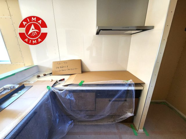 福岡市城南区鳥飼6丁目第1-2棟（1号棟）　の内観：施工例|ご家族を近くに感じられる対面キッチンのLDK。会話もはずみそうですね。
