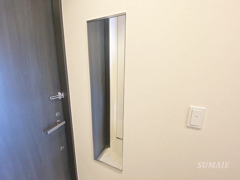 パームコテージ17番館のその他|玄関の姿見☆