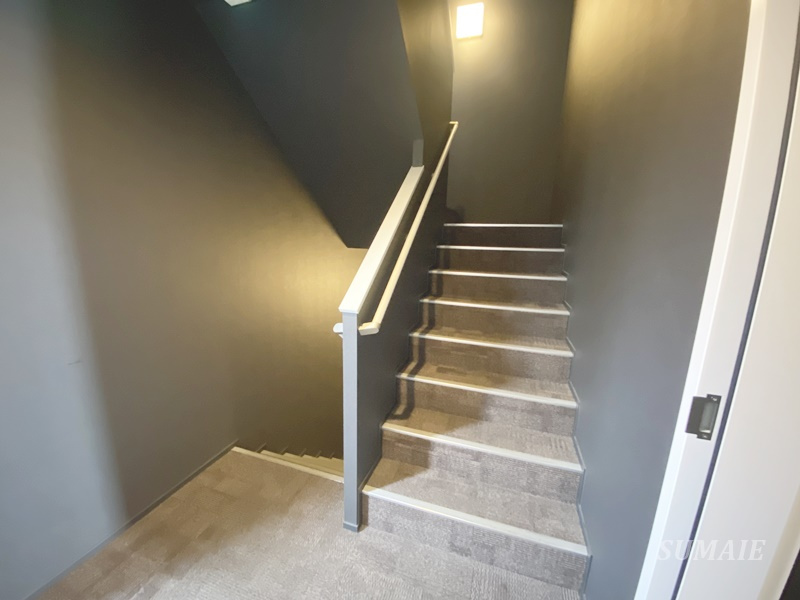 パームコテージ17番館のその他共用部分|共用階段です☆