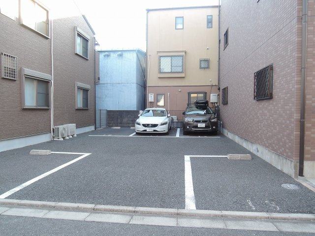 サンメゾンの駐車場