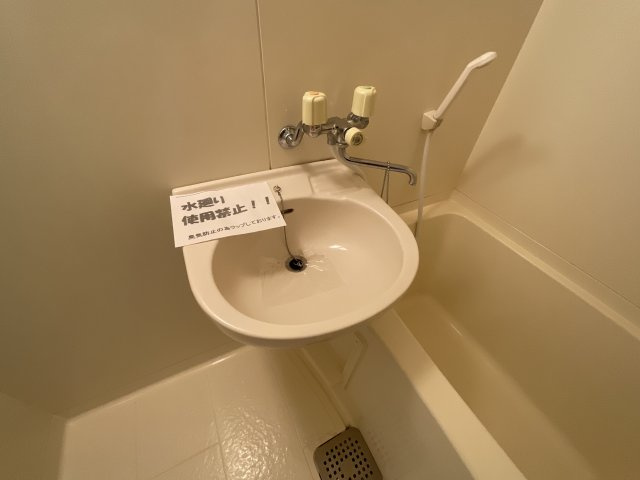 【設備】 | クレセントヒル | 室内洗濯機置き場です
