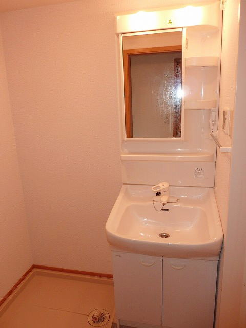 レストインピースの洗面所|同型タイプです。