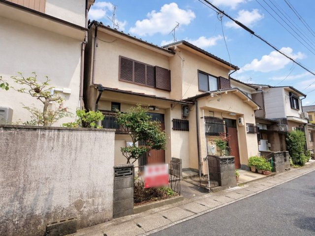 川島尻堀町の外観|閑静な住宅街！阪急桂駅までは徒歩7分の立地。駅周辺にはバスが多数走行しており、コンビニ、スーパーなどのお買い物施設も充実。（R8.4撮影）