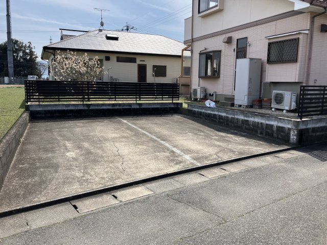 朝倉市小田　中古住宅の駐車場