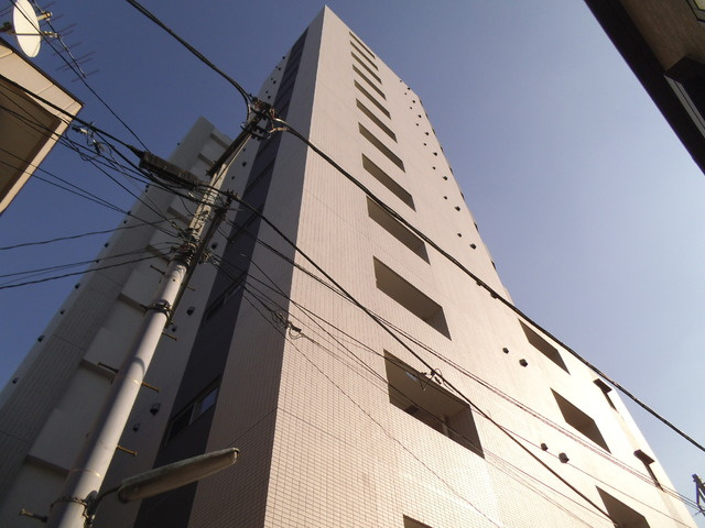 ディアレイシャス王子神谷の外観|１３階建てマンションです！