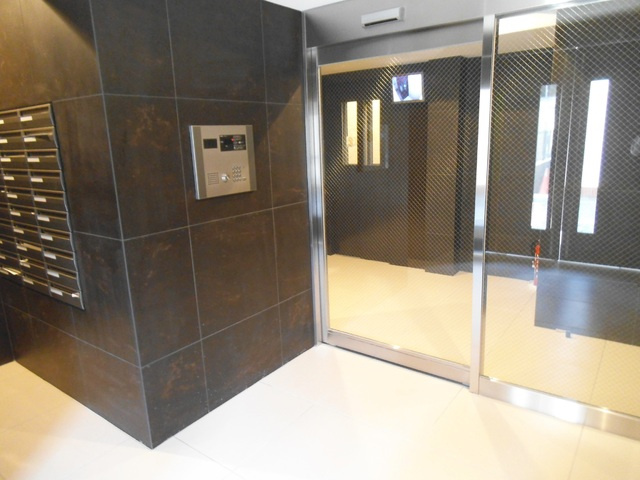 ディアレイシャス王子神谷のエントランス|オートロック付きのおしゃれなエントランスです！