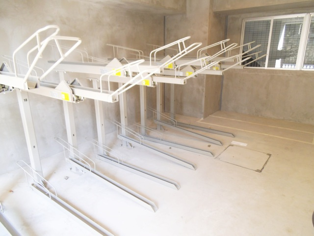 ディアレイシャス王子神谷のその他共用部分|駐輪、駐車スペースもあります！