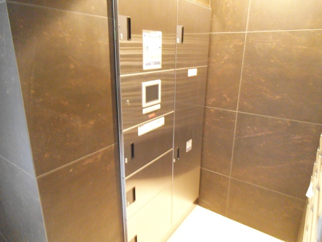 ディアレイシャス王子神谷のその他共用部分|宅配ボックス付きです！