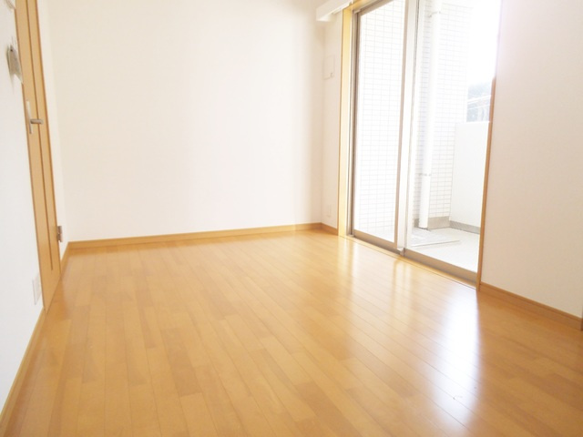 ディアレイシャス王子神谷の居間・リビング|西向きのお部屋です☆