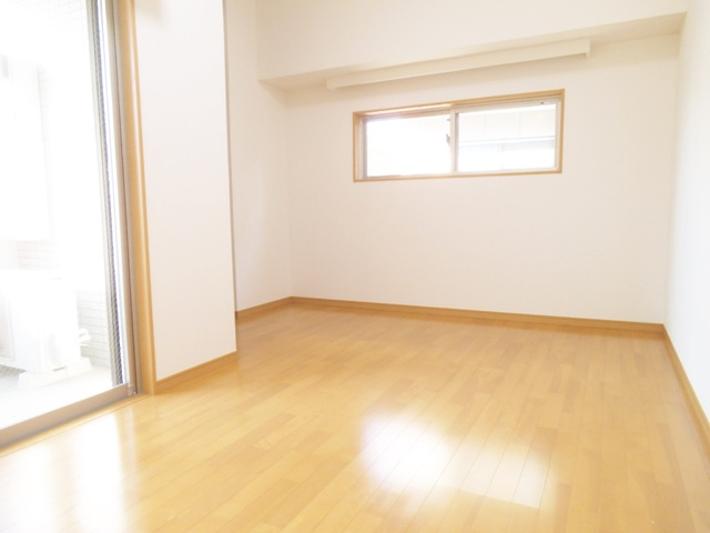 ディアレイシャス王子神谷の寝室|2面採光の明るいお部屋です！