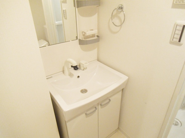 ディアレイシャス王子神谷の洗面所|独立洗面台も完備しています！