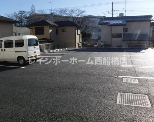 スカイフラットの駐車場