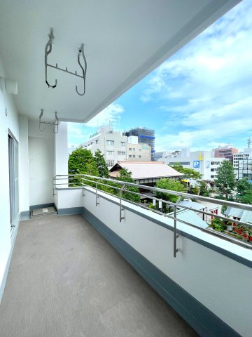レジデンス大手前Ｂ棟の展望|４階南東角部屋からの眺望。前面を遮る建物がないため、帯屋町商店街近くでありながら開放感があります。