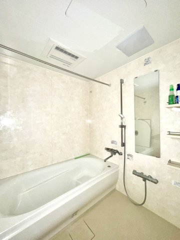 レジデンス大手前Ｂ棟の浴室|浴室乾燥機付きのバスルームです。約５年前に新規交換されており、ほぼ未使用です。