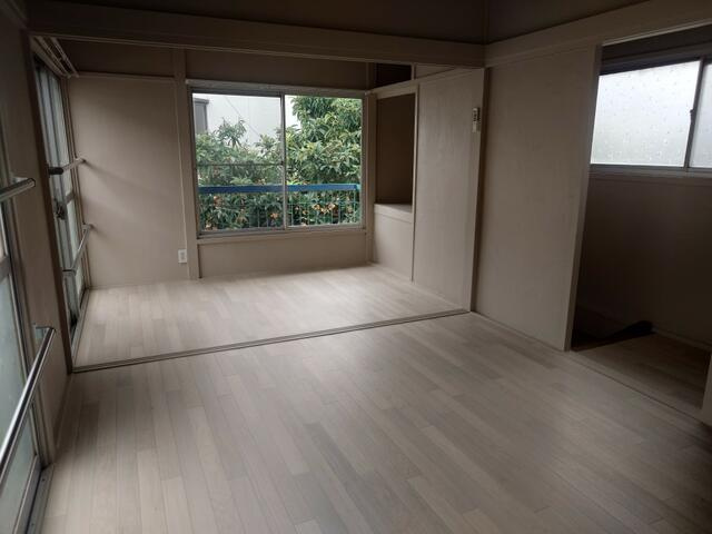稲城市東長沼の一戸建ての居間・リビング