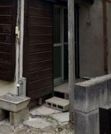 稲城市東長沼の一戸建てのエントランス