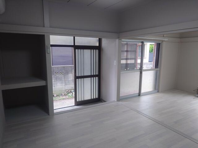 稲城市東長沼の一戸建ての居間・リビング