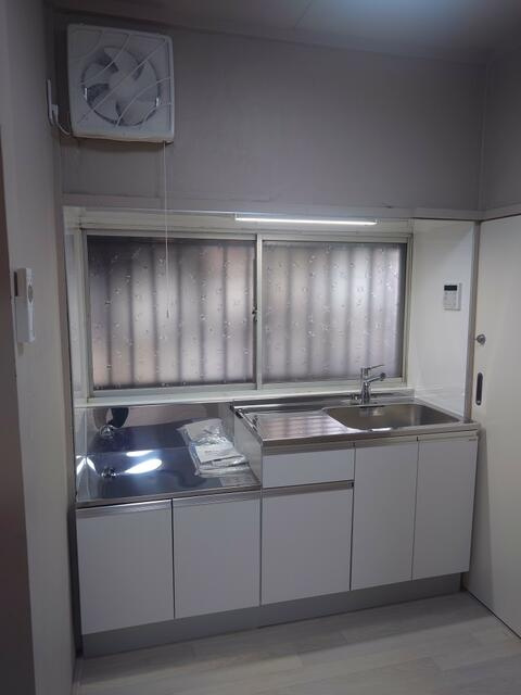 稲城市東長沼の一戸建てのキッチン