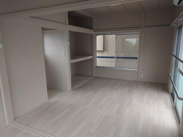 稲城市東長沼の一戸建ての居間・リビング