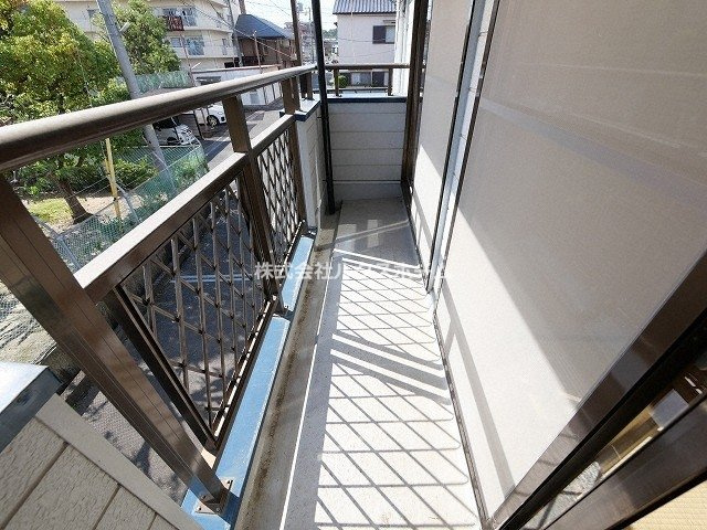 ハイツ天野のバルコニー|お洗濯にも便利なバルコニー付き