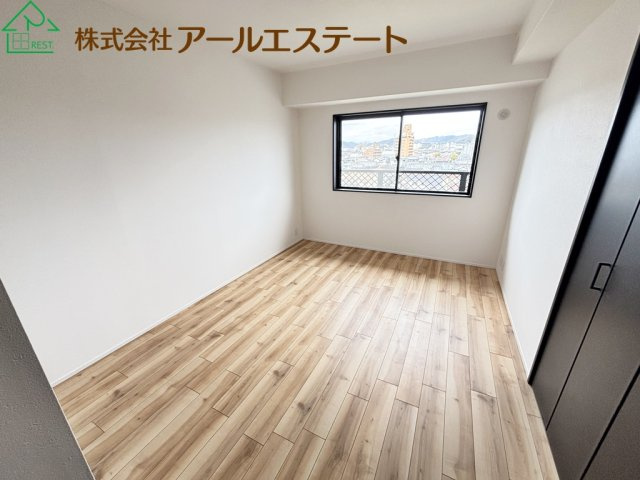 ロワイヤル岡田・手柄山公園　　JR「手柄山平和公園駅」徒歩11分の子供部屋