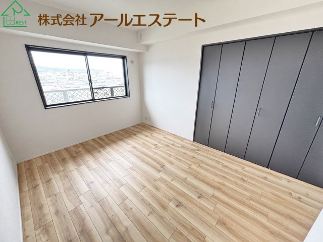 ロワイヤル岡田・手柄山公園　　JR「手柄山平和公園駅」徒歩11分の寝室
