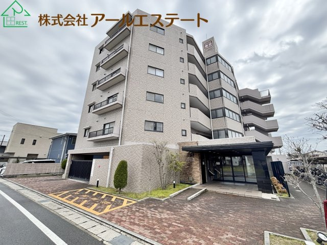 ロワイヤル岡田・手柄山公園　　JR「手柄山平和公園駅」徒歩11分