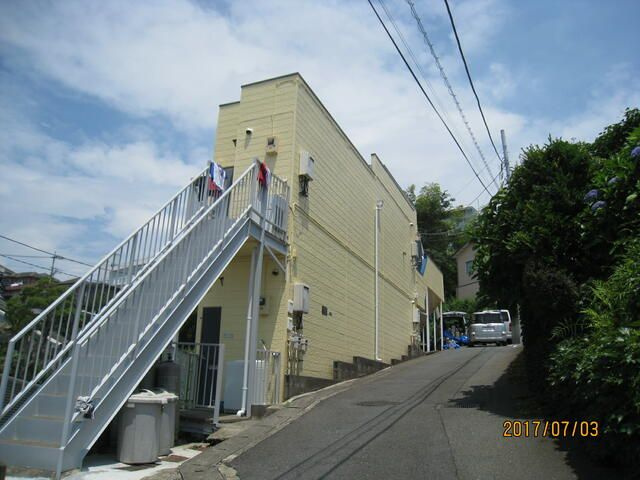 川崎市宮前区菅生ケ丘のアパートの外観