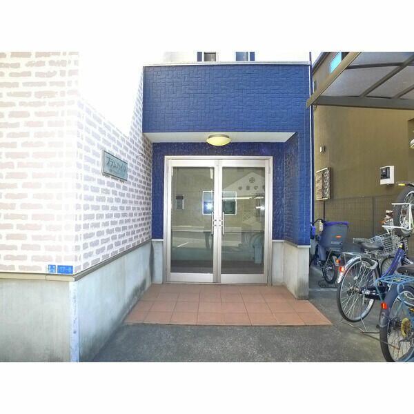 プラムハイツのエントランス