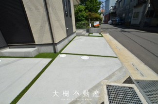 【駐車場】