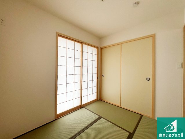 神戸市北区小倉台　第6期　新築一戸建ての和室|一室あると便利な和室は客間としてだけでなく、小さなお子様のプレイルームや食後のくつろぎスペースとしてもご利用いただけます。収納もついていますので大活躍間違いなし！