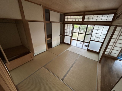 【和室】 | 荒尾市荒尾貸家 | 日の光がたくさん入り、快適にお過ごしいただけます。