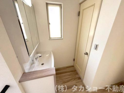 【独立洗面台】 | 袖ケ浦市のぞみ野　中古戸建 | 2階の踊り場に洗面台が御座います。