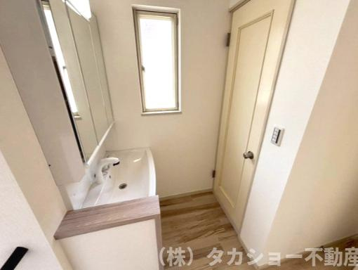 【独立洗面台】 | 袖ケ浦市のぞみ野　中古戸建 | 2階の踊り場に洗面台が御座います。