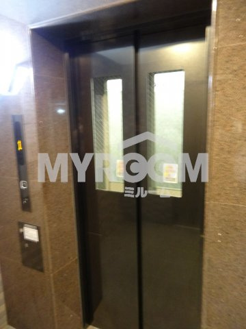 ルーブル都立家政弐番館のその他共用部分|防犯カメラ付窓付きエレベーター☆