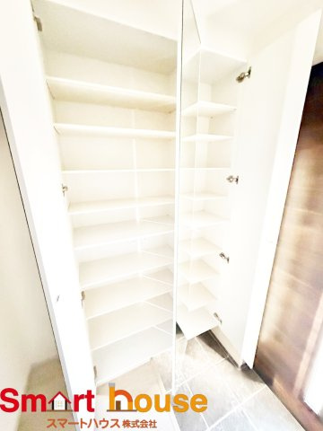 相模原市中央区由野台１期　新築全2棟の収納|大型シューズボックスがあるだけで靴を収集している方も大家族も安心！靴を収納できるので玄関がスッキリ！
