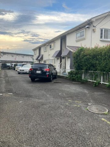 コーポリバティの駐車場