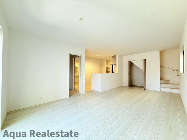 オール電化デザイナーズハウス高松市新田町建売⑤の居間・リビング|使いやすいリビングです　※同仕様の施工事例です。