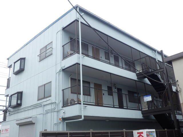 青梅市千ヶ瀬町２丁目の賃貸マンションの外観