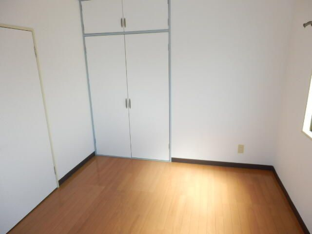 青梅市千ヶ瀬町２丁目の賃貸マンションの収納